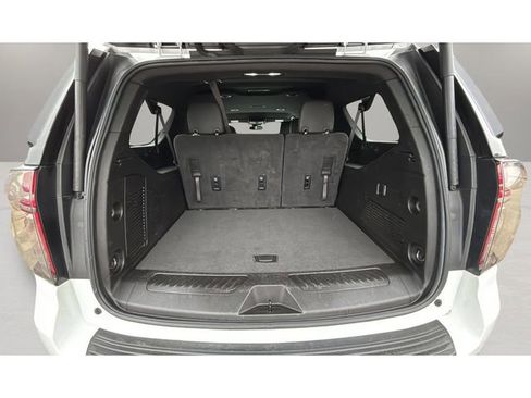 Used 2024 Chevrolet Suburban LT image 31