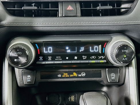 Used 2025 Toyota RAV4 XLE FWD image 23