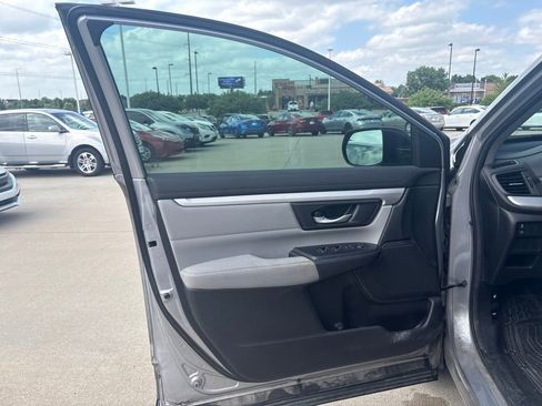 Used 2017 Honda CR-V LX image 9