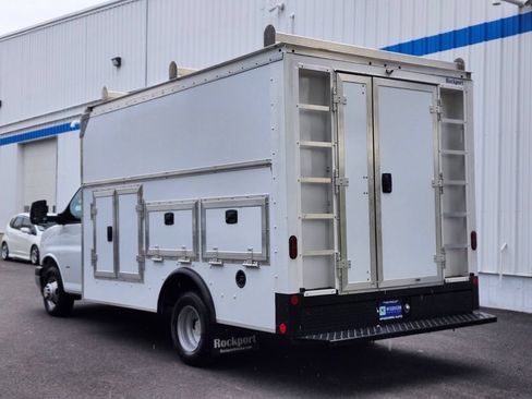 Used 2022 Chevrolet Express 3500 w/ Power Convenience Package RWD image 3