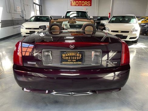 Used 2009 Cadillac XLR image 14