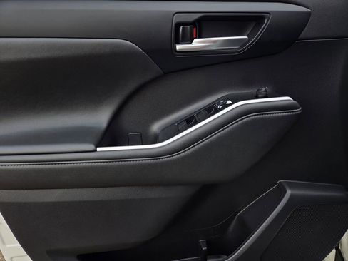 Used 2021 Toyota Highlander XSE image 17