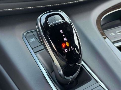 Used 2024 Cadillac Escalade ESV Premium Luxury Platinum image 28