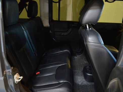 Used 2017 Jeep Wrangler Unlimited Sahara image 12
