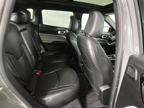 Used 2023 Jeep Compass Limited w/ Sun and Sound Group AWD/4WD image 30