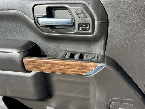 Used 2020 Chevrolet Silverado 1500 High Country w/ Technology Package image 12