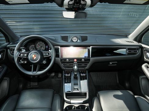 Certified 2026 Porsche Macan AWD/4WD image 30