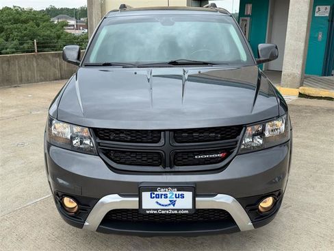 Used 2019 Dodge Journey Crossroad w/ Nav & Sun Group FWD image 12