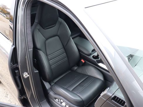 Used 2020 Porsche Cayenne Turbo image 38