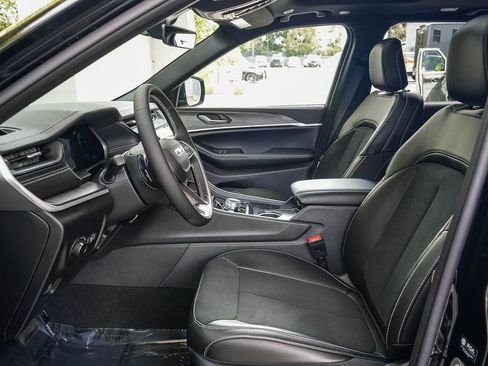 New 2026 Jeep Grand Cherokee Altitude image 18