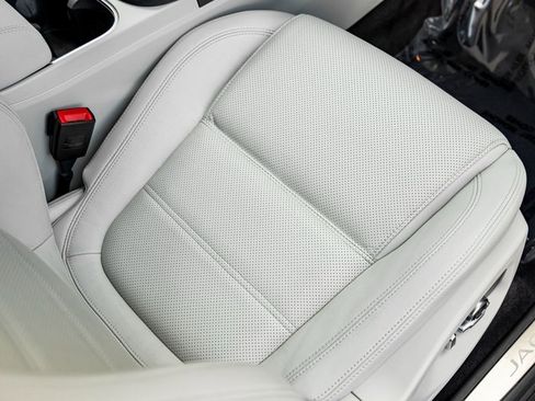 Used 2022 Jaguar E-PACE SE image 28