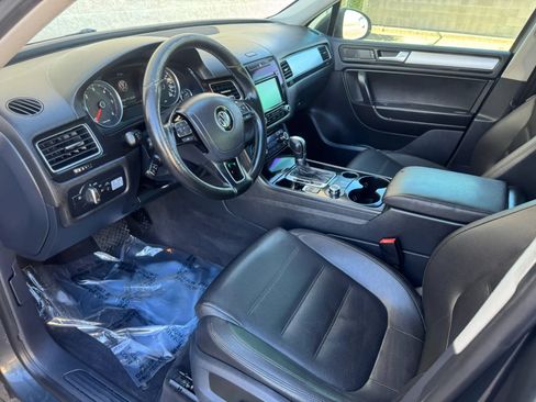 Used 2013 Volkswagen Touareg Sport AWD/4WD image 9