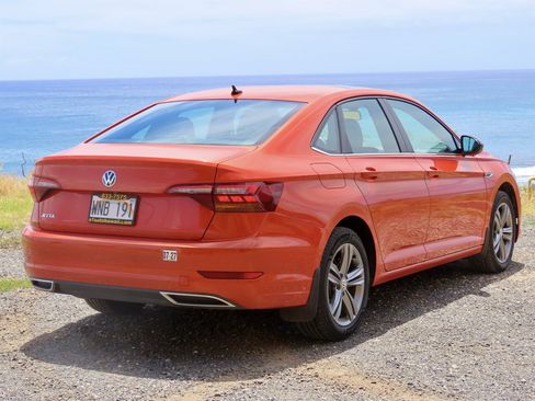 Used 2019 Volkswagen Jetta R-Line w/ R-Line Cold Weather Package FWD image 6