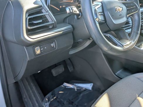 Used 2025 Chevrolet Traverse LT image 17