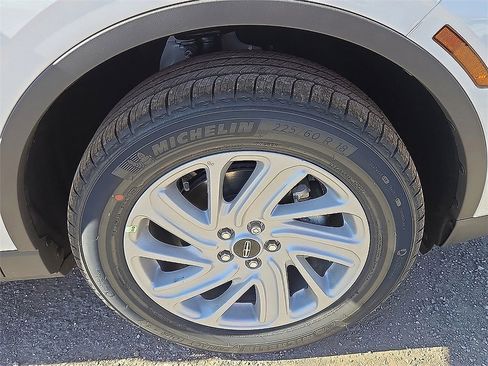 New 2026 Lincoln Corsair Premiere image 7