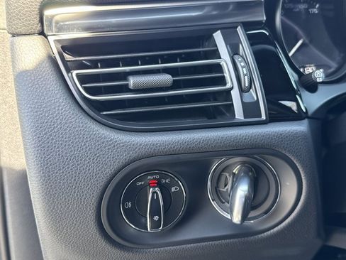 Used 2024 Porsche Macan image 18