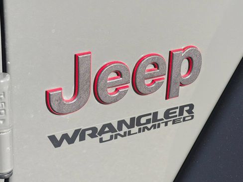 Used 2022 Jeep Wrangler Unlimited Rubicon w/ Xtreme Recon 35" Tire Package AWD/4WD image 34