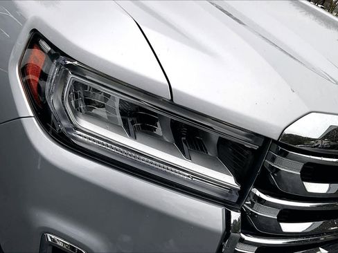 Used 2020 GMC Acadia SLT w/ Driver Alert Package II image 27