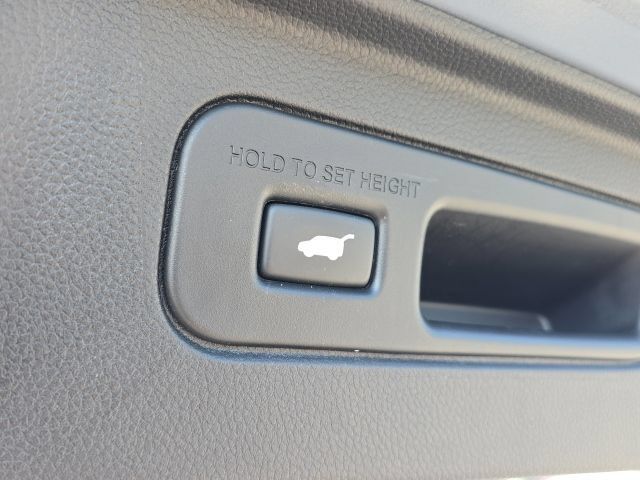 Used 2025 Honda Pilot Touring image 12