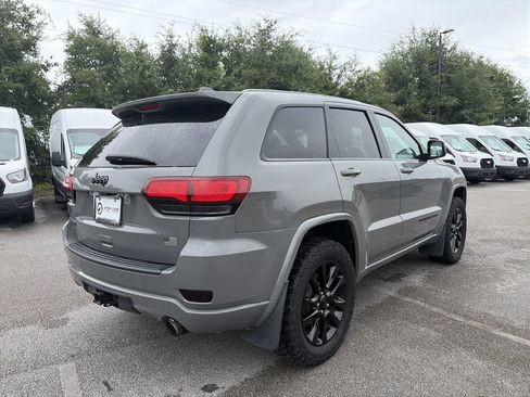 Used 2019 Jeep Grand Cherokee Altitude AWD/4WD image 7