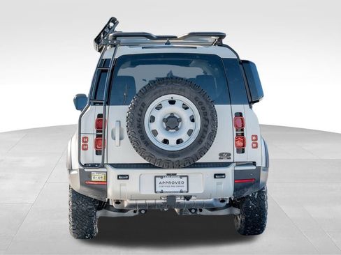 New 2024 Land Rover Defender 110 S image 5