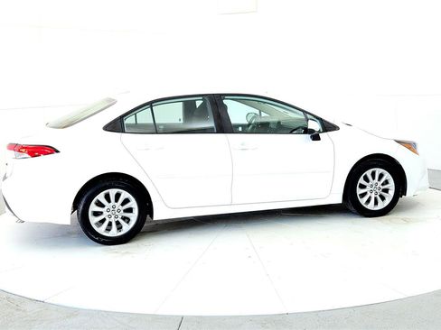 Certified 2022 Toyota Corolla LE w/ LE Convenience Package image 6