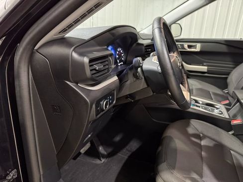 Used 2024 Ford Explorer XLT AWD/4WD image 10