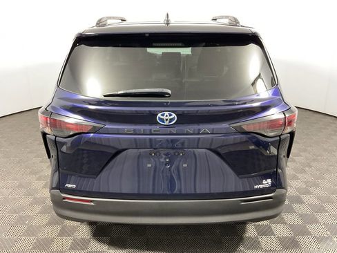 Used 2023 Toyota Sienna LE AWD/4WD image 13