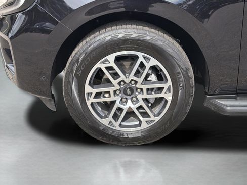 Used 2025 Ford Expedition Max Active image 9