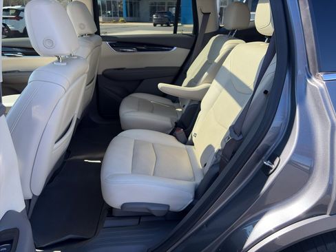 Used 2021 Cadillac XT6 Premium Luxury image 12