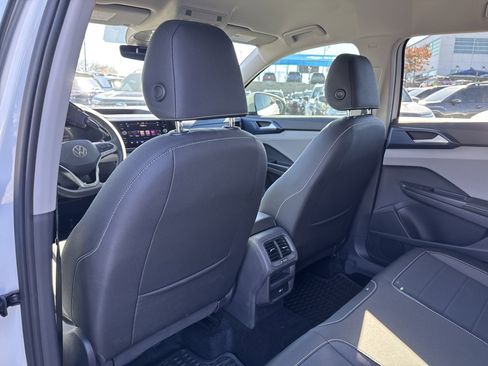 Used 2024 Volkswagen Taos SE image 26