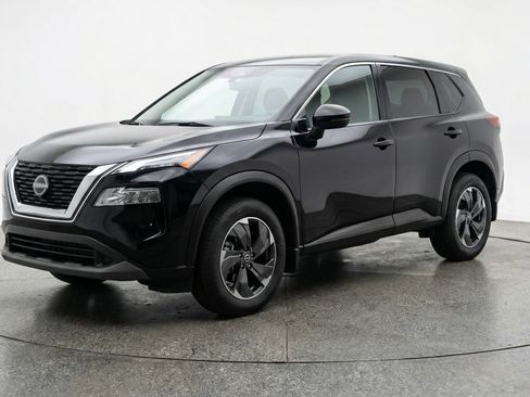 Used 2025 Nissan Rogue SV FWD image 3