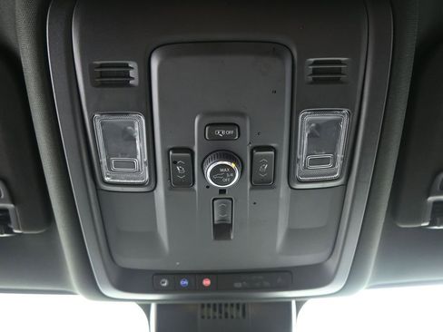 Used 2025 GMC Yukon Denali image 35