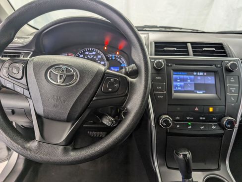 Used 2015 Toyota Camry LE image 18