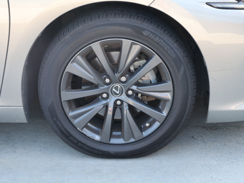 Used 2021 Lexus ES 300h w/ Premium Package FWD image 11