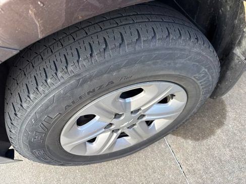 Used 2014 Chevrolet Traverse LS FWD image 2