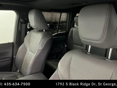 Used 2024 Lexus GX 550 w/ Accessory Package (Z1) AWD/4WD image 17