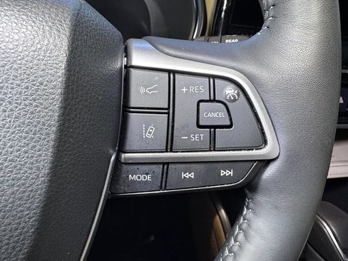 Certified 2024 Toyota Highlander Platinum AWD/4WD image 30