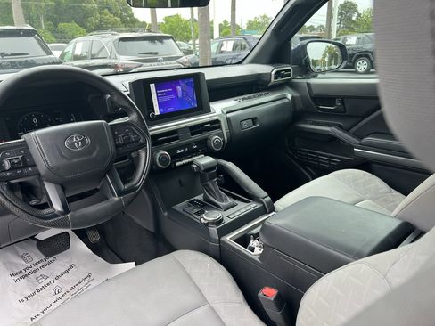 Used 2025 Toyota Tacoma SR5 AWD/4WD image 30