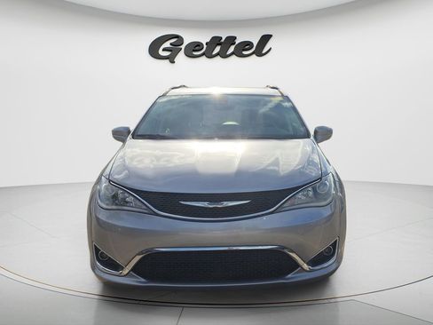 Used 2017 Chrysler Pacifica Touring-L image 2