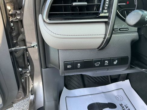 Used 2024 Toyota Camry SE w/ Cold Weather Package image 21