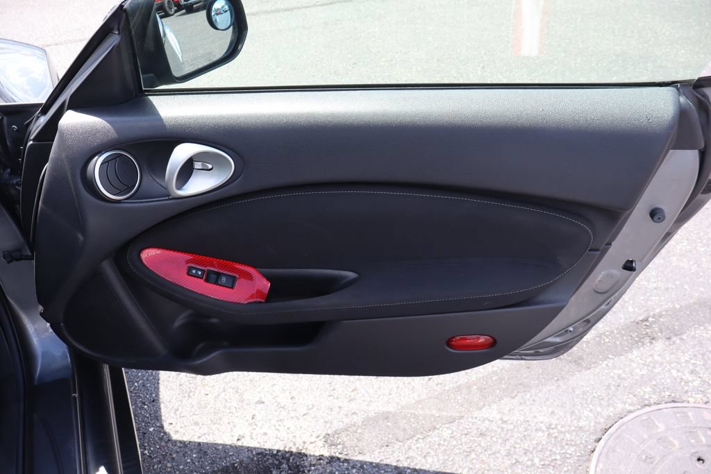 Used 2016 Nissan 370Z Coupe RWD image 20