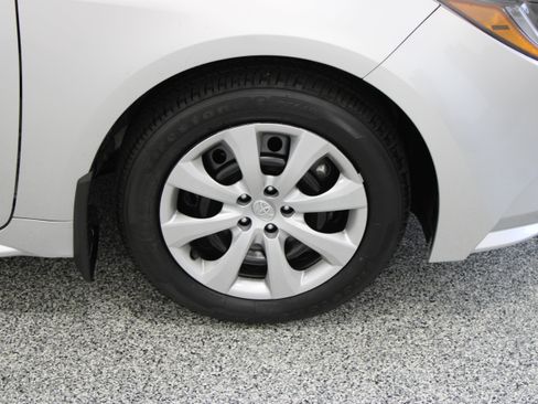 Used 2025 Toyota Corolla LE FWD image 5