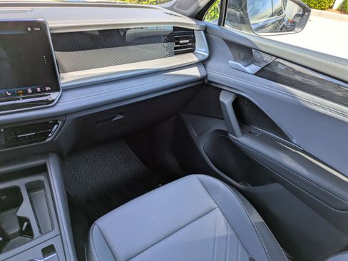 New 2026 Volkswagen Tiguan SE R-Line AWD/4WD image 18