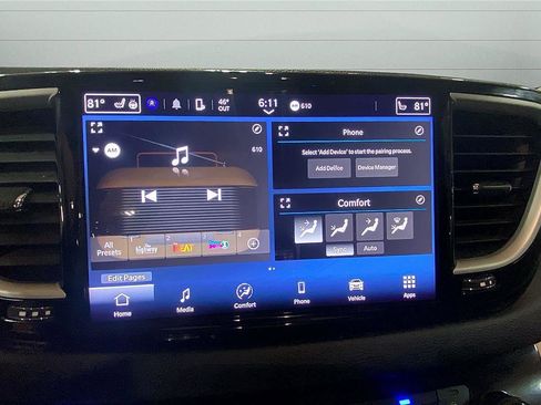 Used 2024 Chrysler Pacifica Touring-L image 12