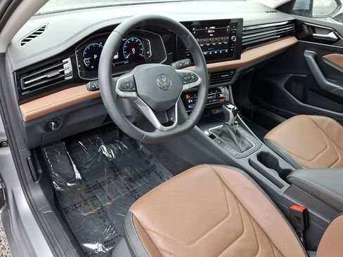 Certified 2025 Volkswagen Jetta SEL image 27