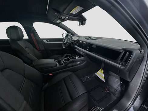 New 2026 Porsche Cayenne Coupe AWD/4WD image 29