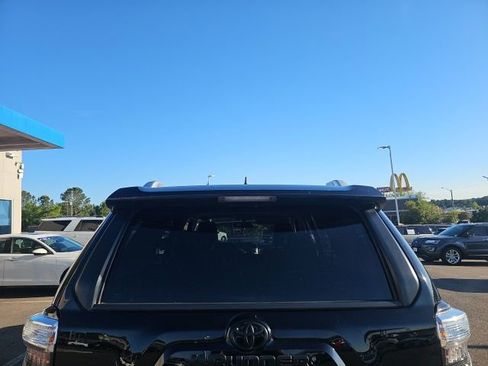 Used 2018 Toyota 4Runner SR5 Premium image 16