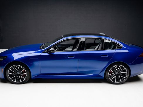 Used 2025 BMW M5 image 16