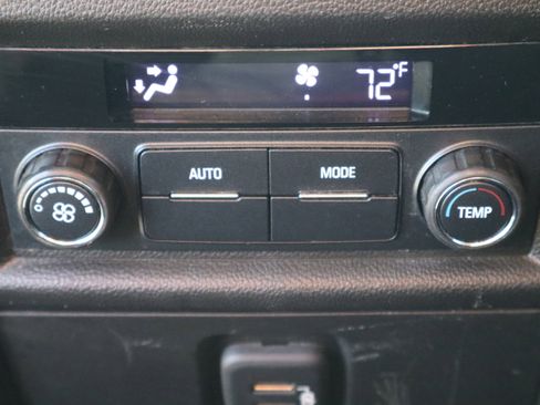 Used 2019 Chevrolet Traverse LT image 24